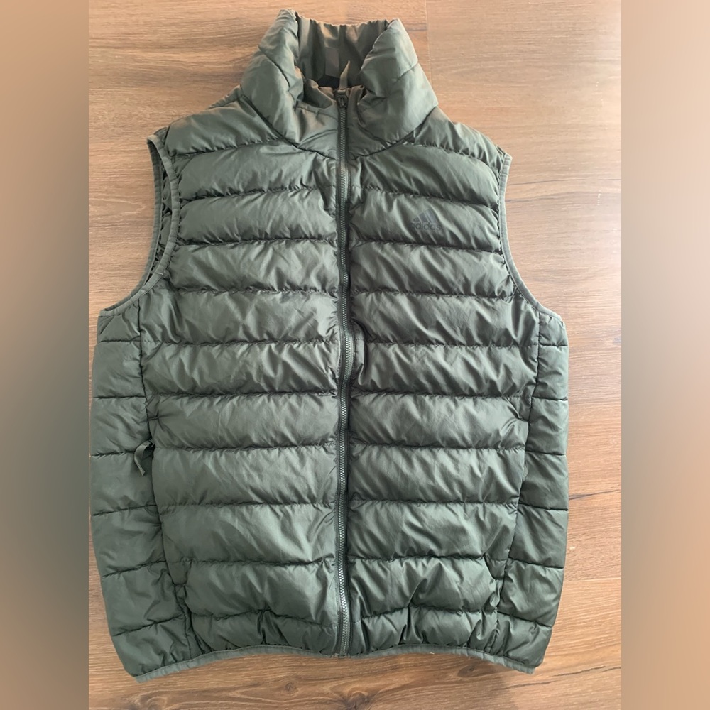 Men’s Olive green Adidas puffer vest size Medium EXCELLENT CONDITION